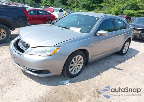 2014 Chrysler 200 Touring z USA, uszkodzony, nr VIN 1C3CCBBG2EN157392